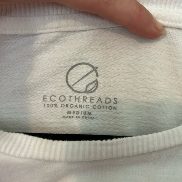 Basic white tee - Picture 3 of 3